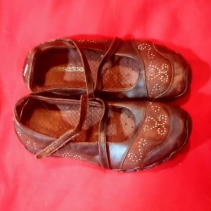 Sketchers Bejeweled Brown Leather Slip Ons Size 6